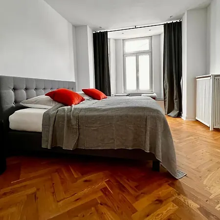 Apartment Green